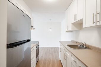#1307 – 2016 Fullerton Avenue